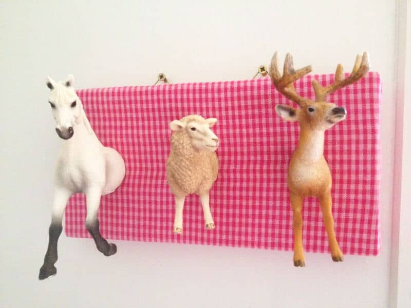 Tierisches Schmuckregal