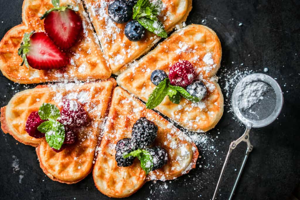 Rezept Waffeln: Herz-Waffeln mit Beeren