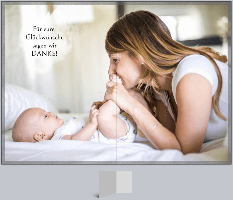 Im Innenteil der Karte bezaubert das große Babyfoto.
