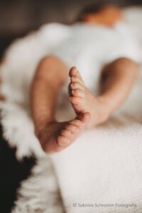 Babyfotografie: Nahaufnahme von Füßen