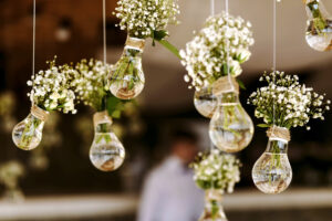 DIY Blumenglühbirnen Hochzeit